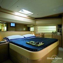 Ferretti 881