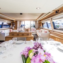 Ferretti 881