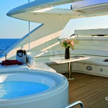 Ferretti 881