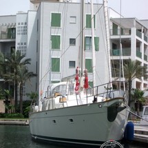 Hatteras 65