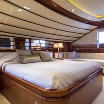 Ferretti 112