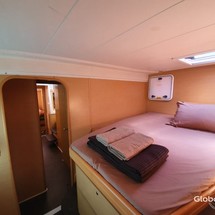 Lagoon 421