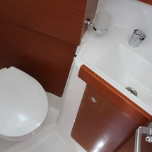 Beneteau Oceanis 38.1