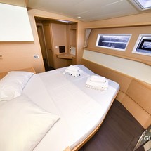 Lagoon 52