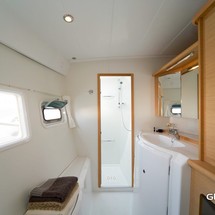 Lagoon 421