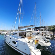 Fountaine Pajot Lucia 40