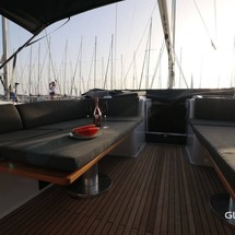 Hanse 548