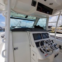 Boston Whaler 370 Outrage