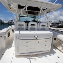 Boston Whaler 370 Outrage