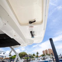 Boston Whaler 370 Outrage