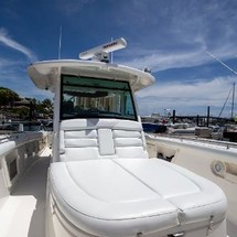 Boston Whaler 370 Outrage