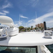 Boston Whaler 370 Outrage