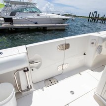 Boston Whaler 370 Outrage