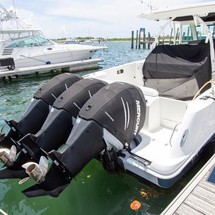 Boston Whaler 370 Outrage