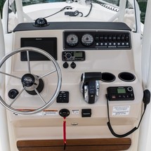 Boston Whaler 210 Montauk