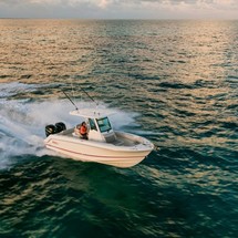 Boston Whaler 250 Outrage