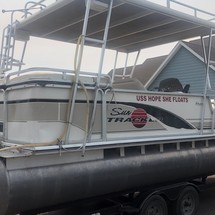 Sun tracker 25 party barge