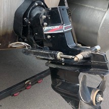 Sun tracker 25 party barge