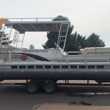 Sun tracker 25 party barge