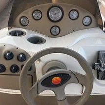 Sun tracker 25 party barge