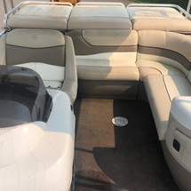 Sun tracker 25 party barge