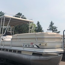 Sun tracker 25 party barge