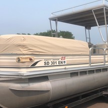 Sun tracker 25 party barge