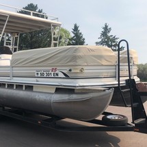Sun tracker 25 party barge