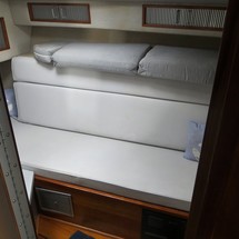 Sea ray 390 express cruiser