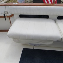 Sea ray 390 express cruiser