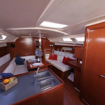 Beneteau Oceanis 37