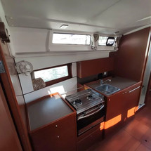 Beneteau Oceanis 38.1