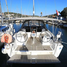 Dufour 382