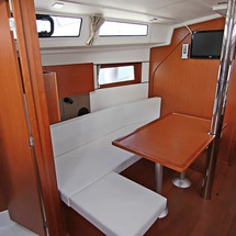 Beneteau Oceanis 38.1