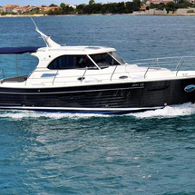 Adriana 36