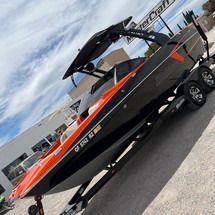 Malibu Wakesetter 22 MXZ
