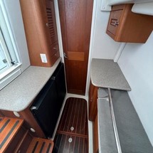 Glacier bay isle runner blue hull 2670