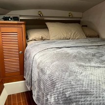 Glacier bay isle runner blue hull 2670