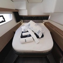 Fountaine Pajot Lucia 40