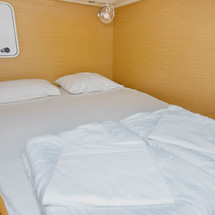Lagoon 421