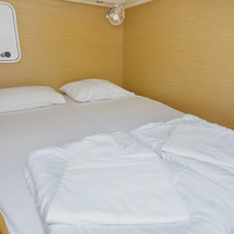 Lagoon 421