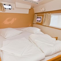 Lagoon 421