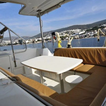Lagoon 421