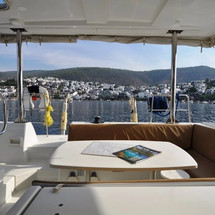 Lagoon 421