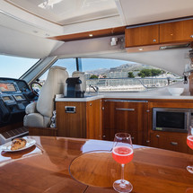 Riviera 5000 Sport Yacht