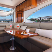 Riviera 5000 Sport Yacht