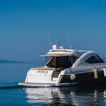 Riviera 5000 Sport Yacht