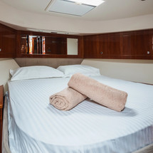 Riviera 5000 Sport Yacht