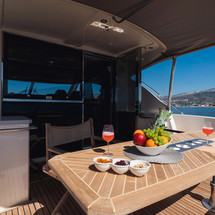 Riviera 5000 Sport Yacht