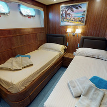 Cantieri di Pisa Akhir 85